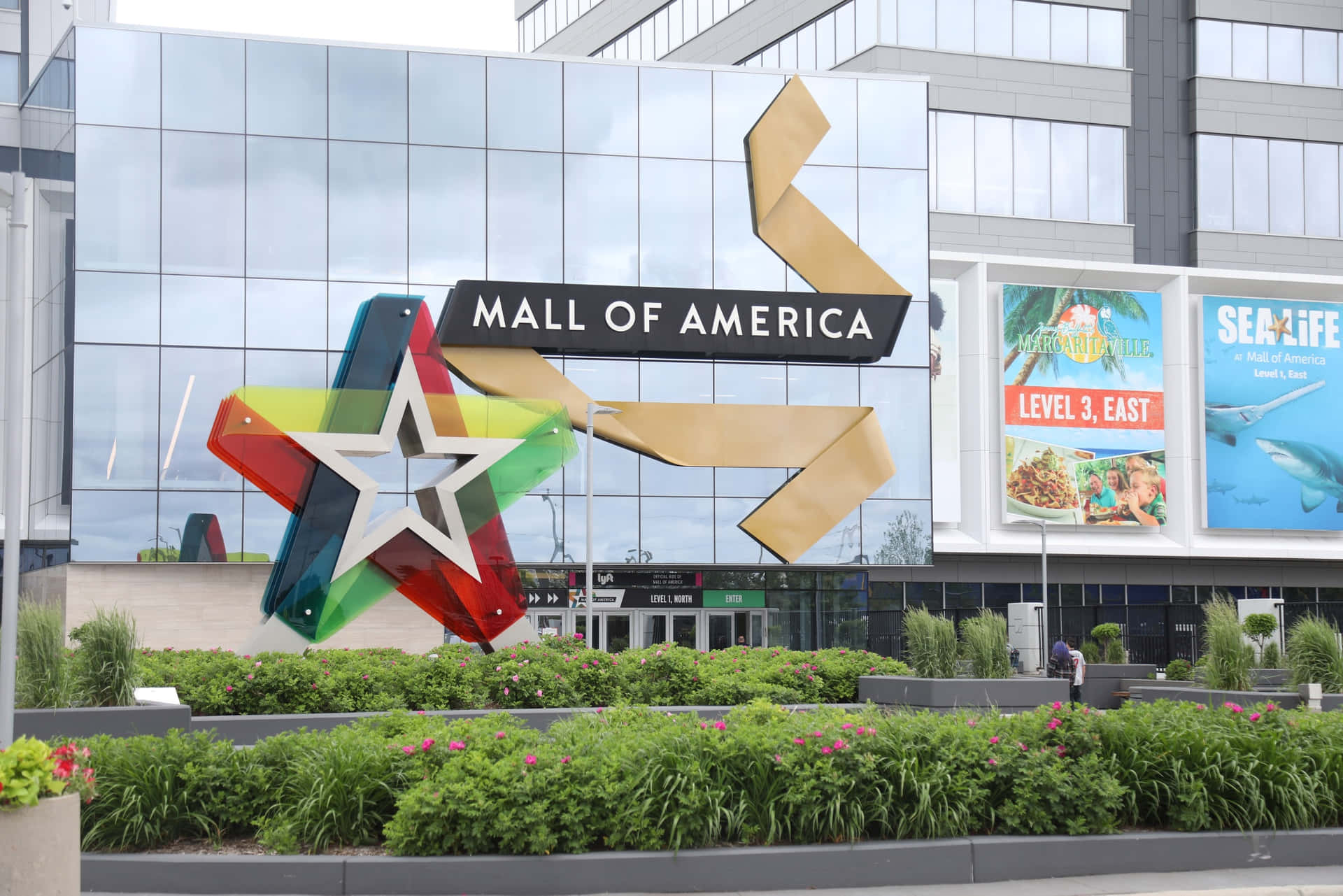 "Shop 'Til You Drop at Mall of America!"