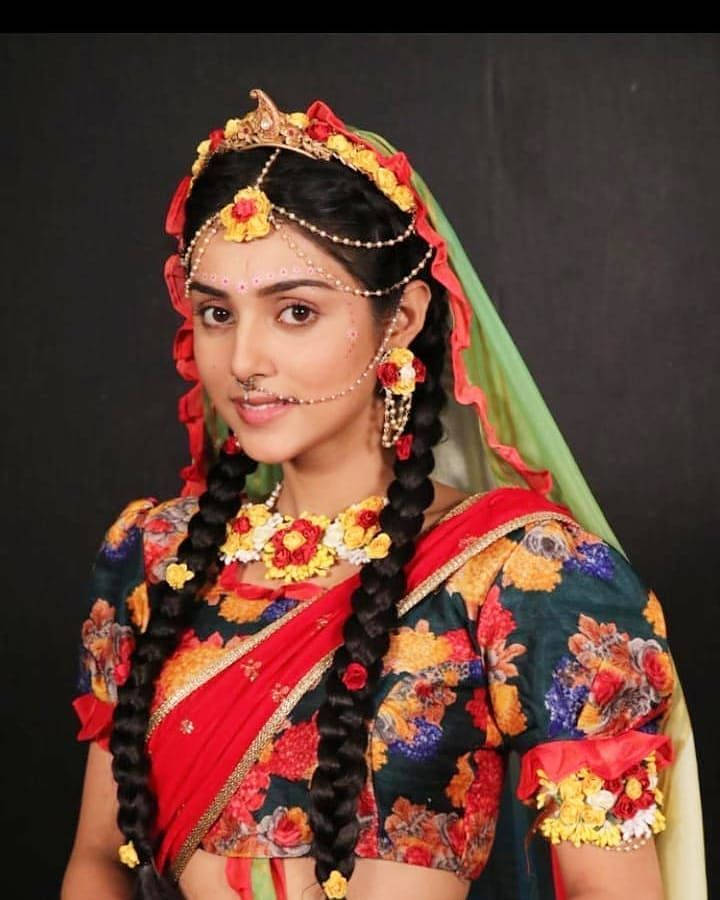 Mallika Singh smile udførligt tøj Wallpaper