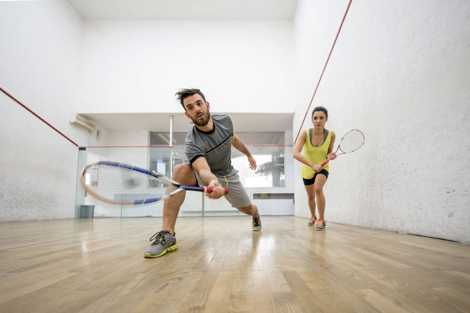 En mand og kvinde team spille racquetball Wallpaper