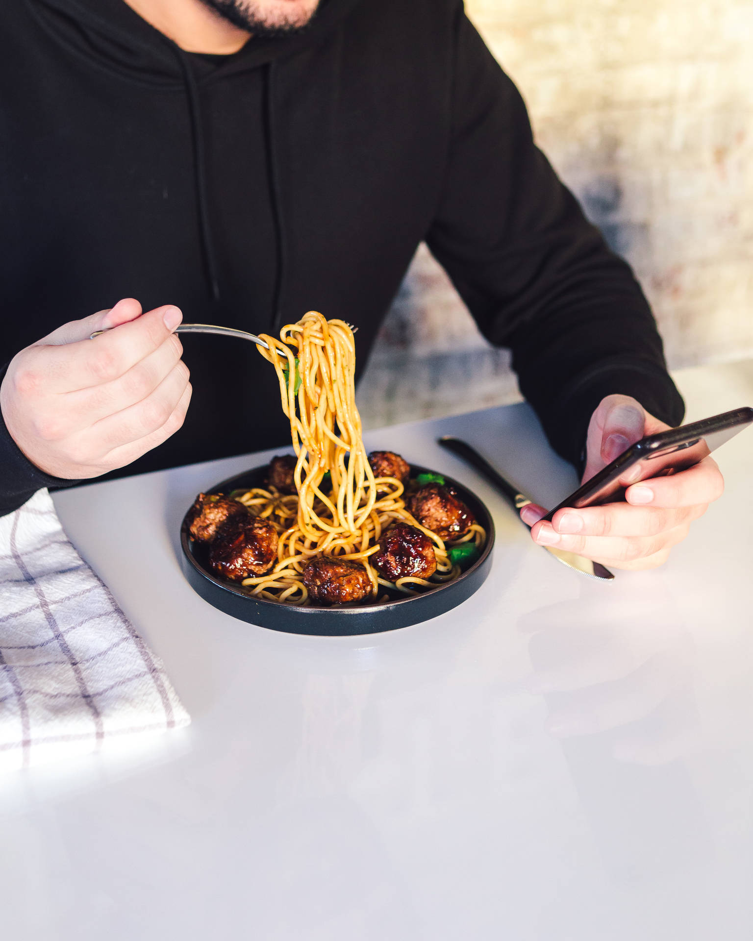 Man Eating Pasta Food Iphone Wallpaper
