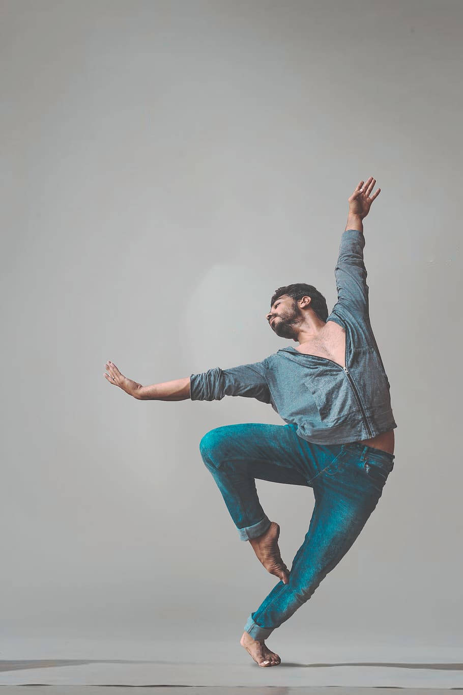 Man In Jeans Dance Pose Wallpaper