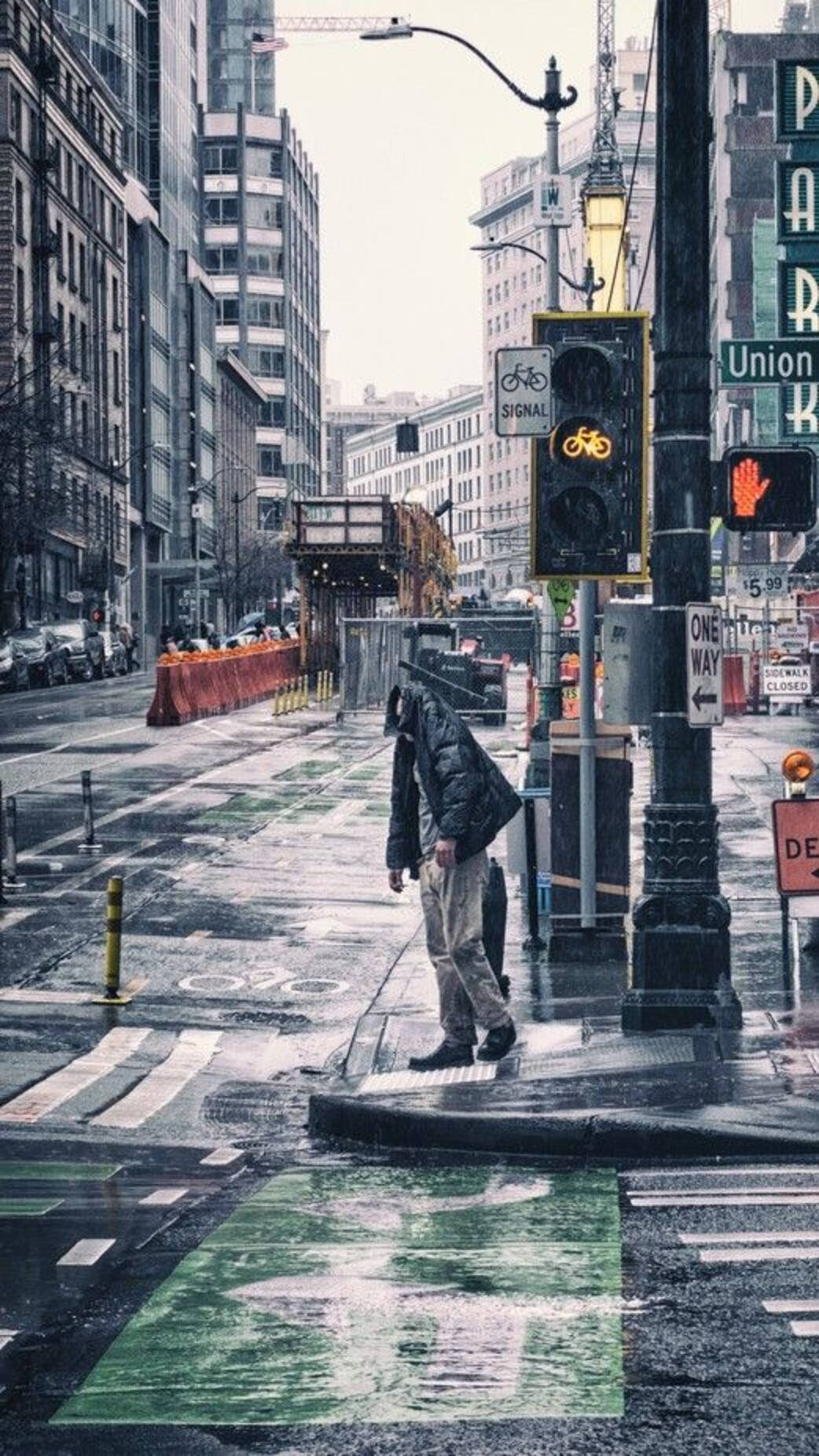 Man Soaked In Seattle Rain Wallpaper