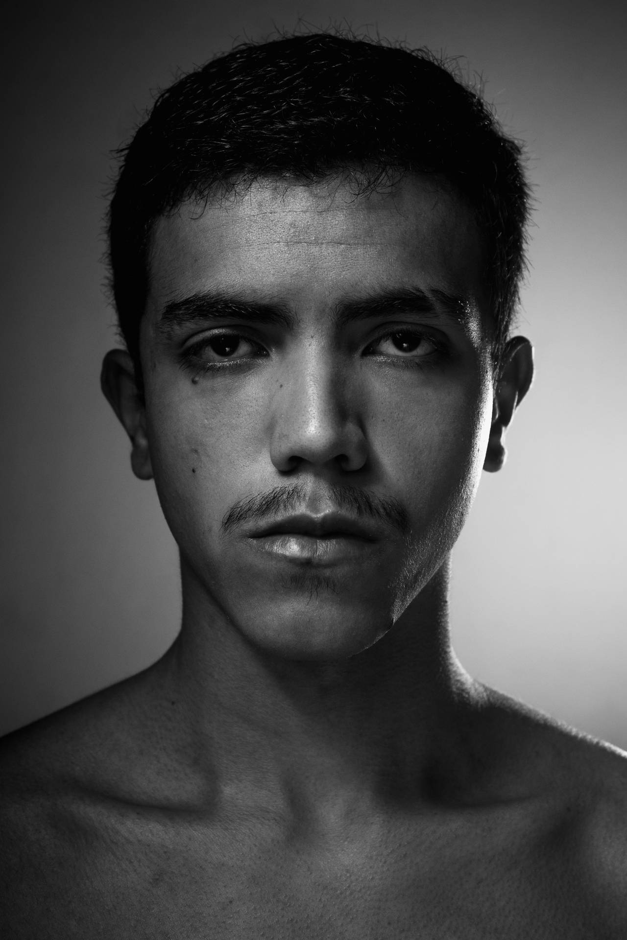 Hombrecon Cicatriz, Retrato En Blanco Y Negro. Fondo de pantalla