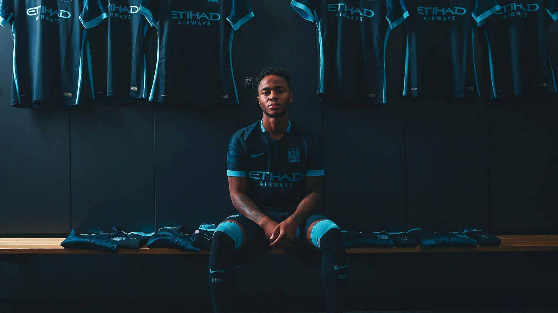 Jugadordel Manchester City Fc Sentado Solo. Fondo de pantalla