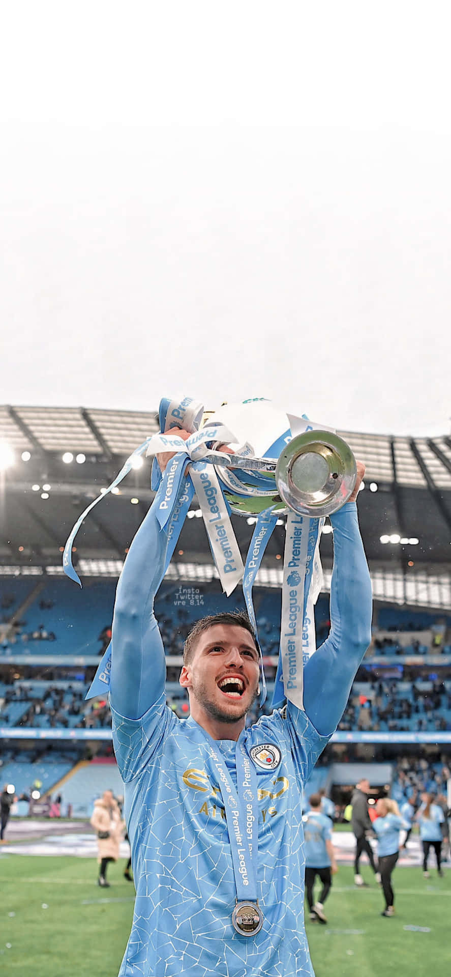 Manchester City Raising Trophy Iphone Wallpaper