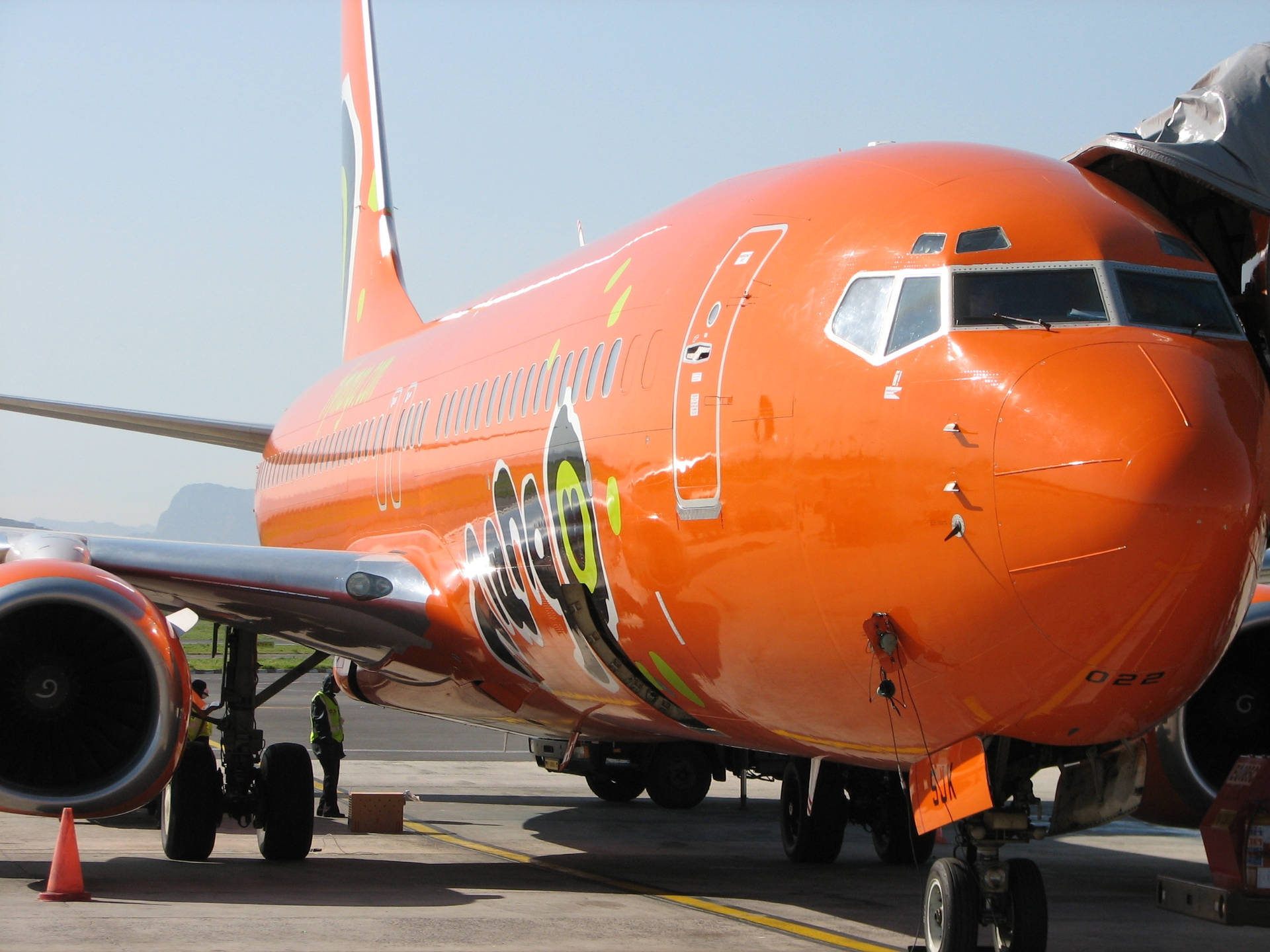 Mangoairlines Orange Flugzeug Wallpaper