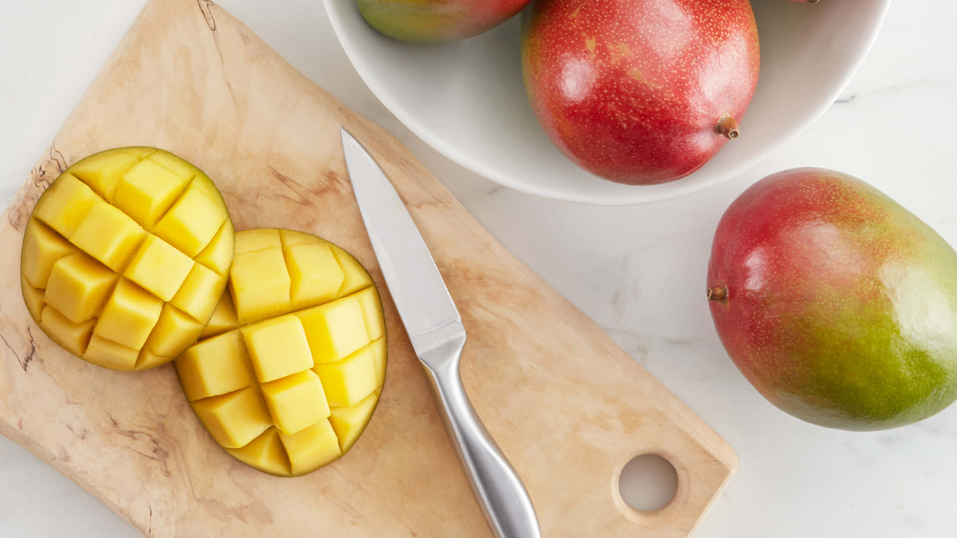 Unpack the Summer with Juicy Mangoes