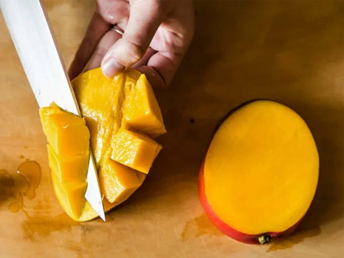 Njutav Den Rika Och Saftiga Smaken Av Mango