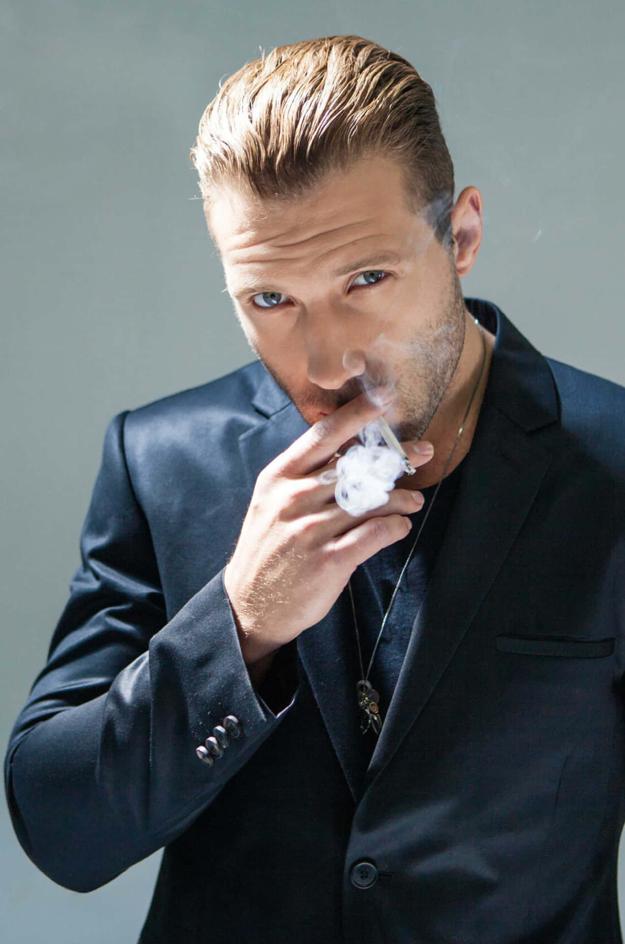 Manin Suit Smoking Wallpaper