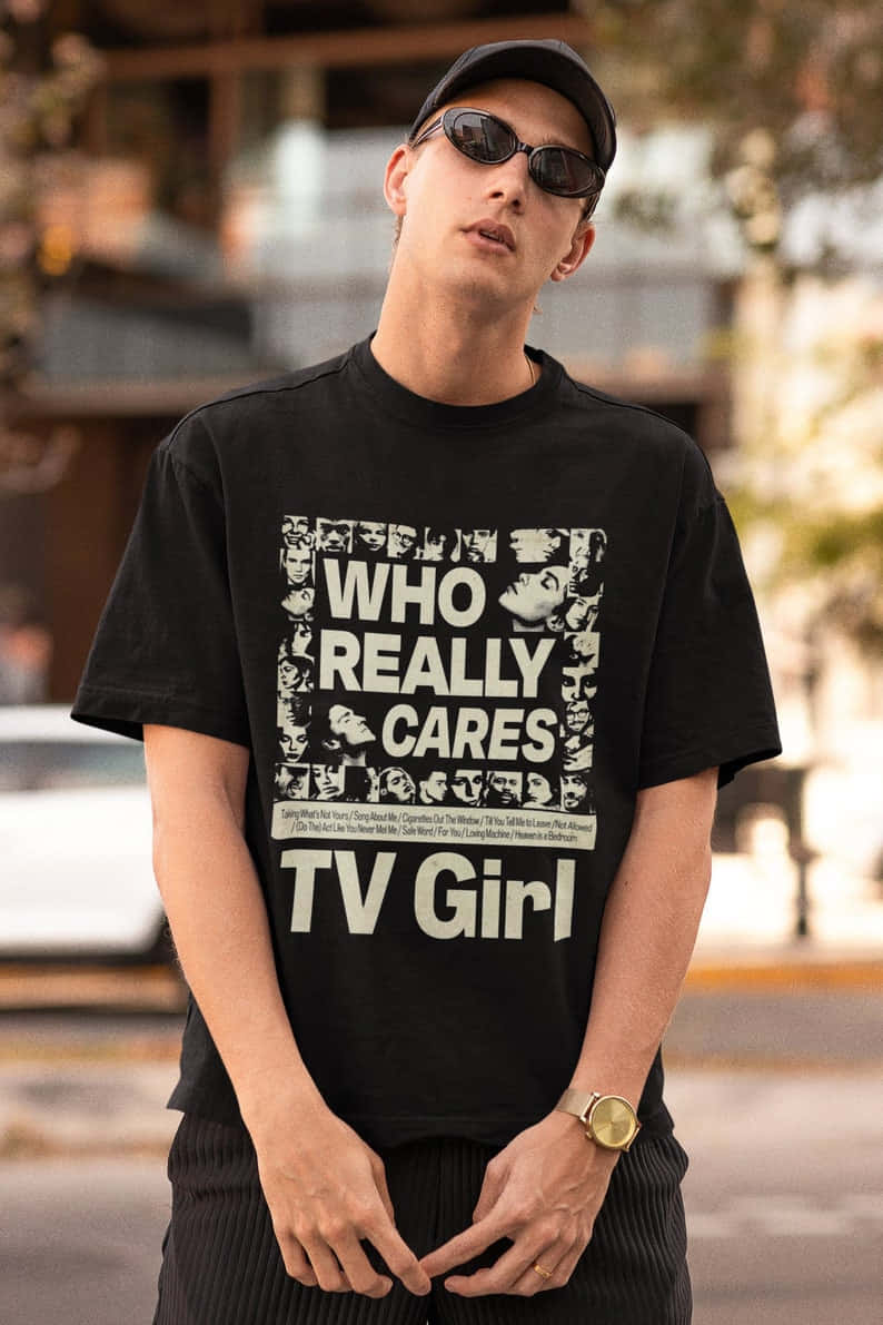 Manin T V Girl Shirt Urban Backdrop Wallpaper