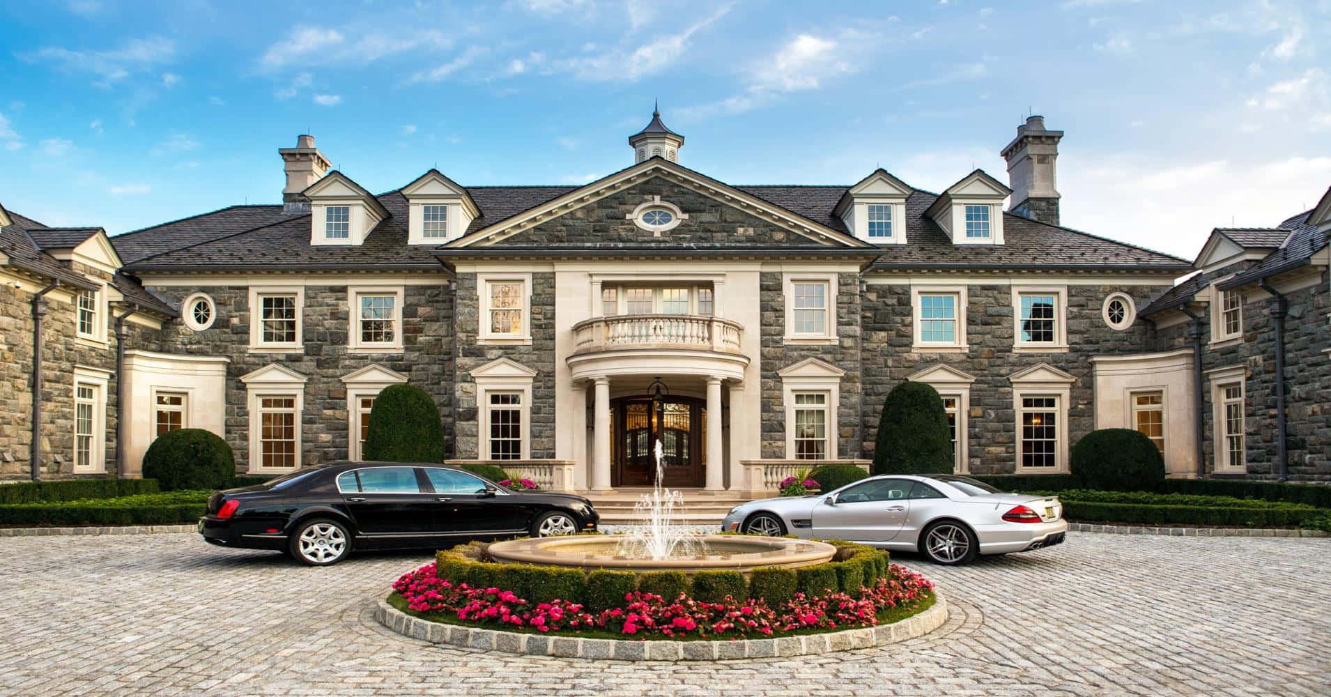 Experience Unparalleled Luxury in a Magnificent Mansion