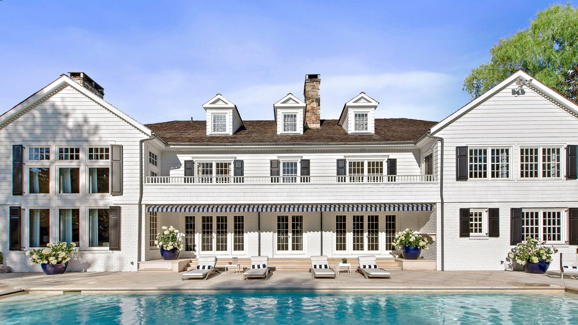 Mansion Pool In Greenwich Ct Wallpaper