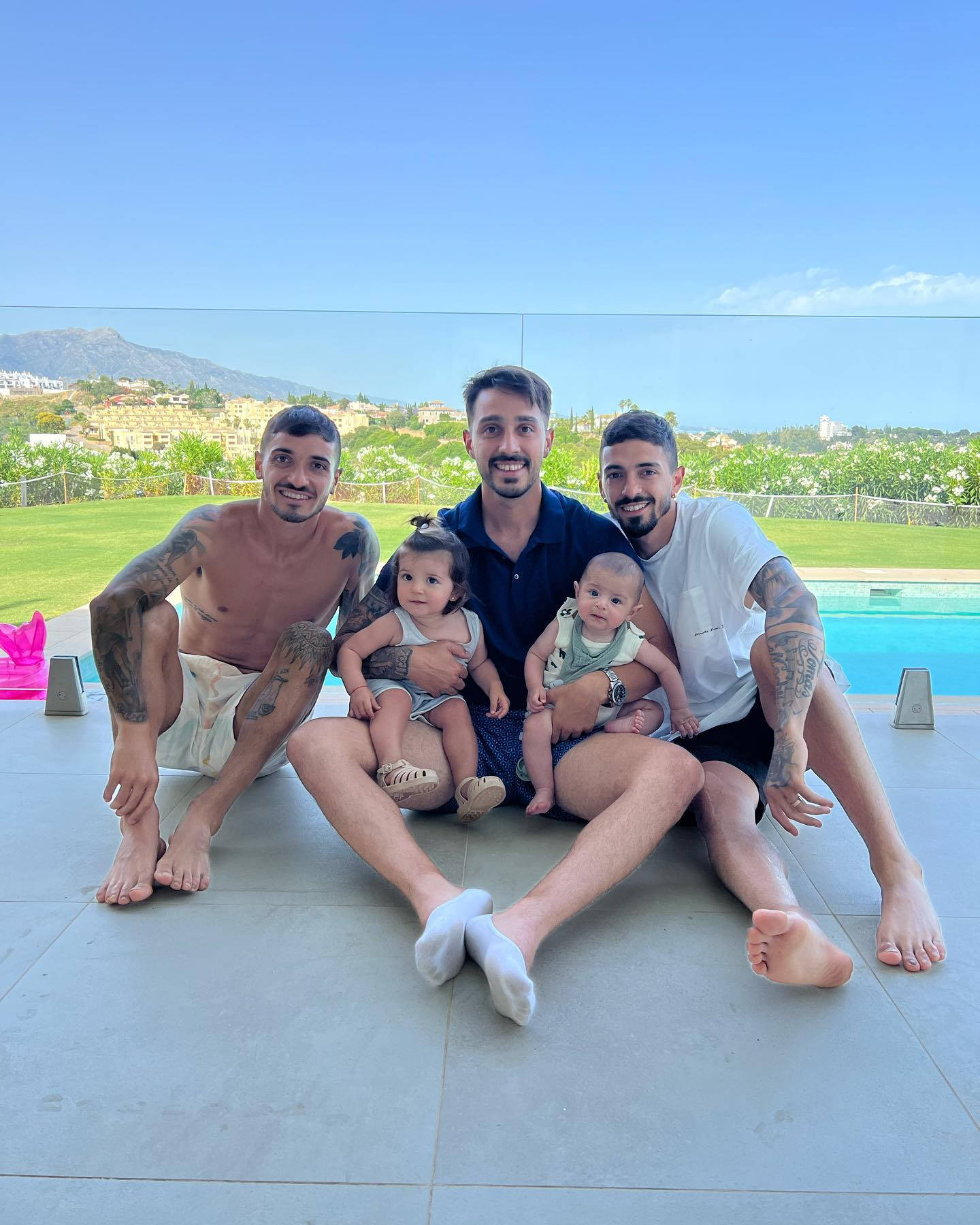 Manuel Lanzini With Family Wallpaper
