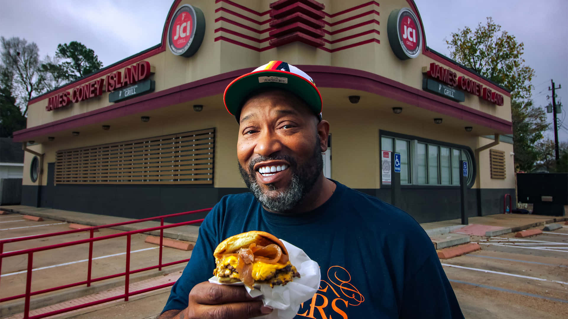 Manwith Burgerat James Coney Island Grill Wallpaper