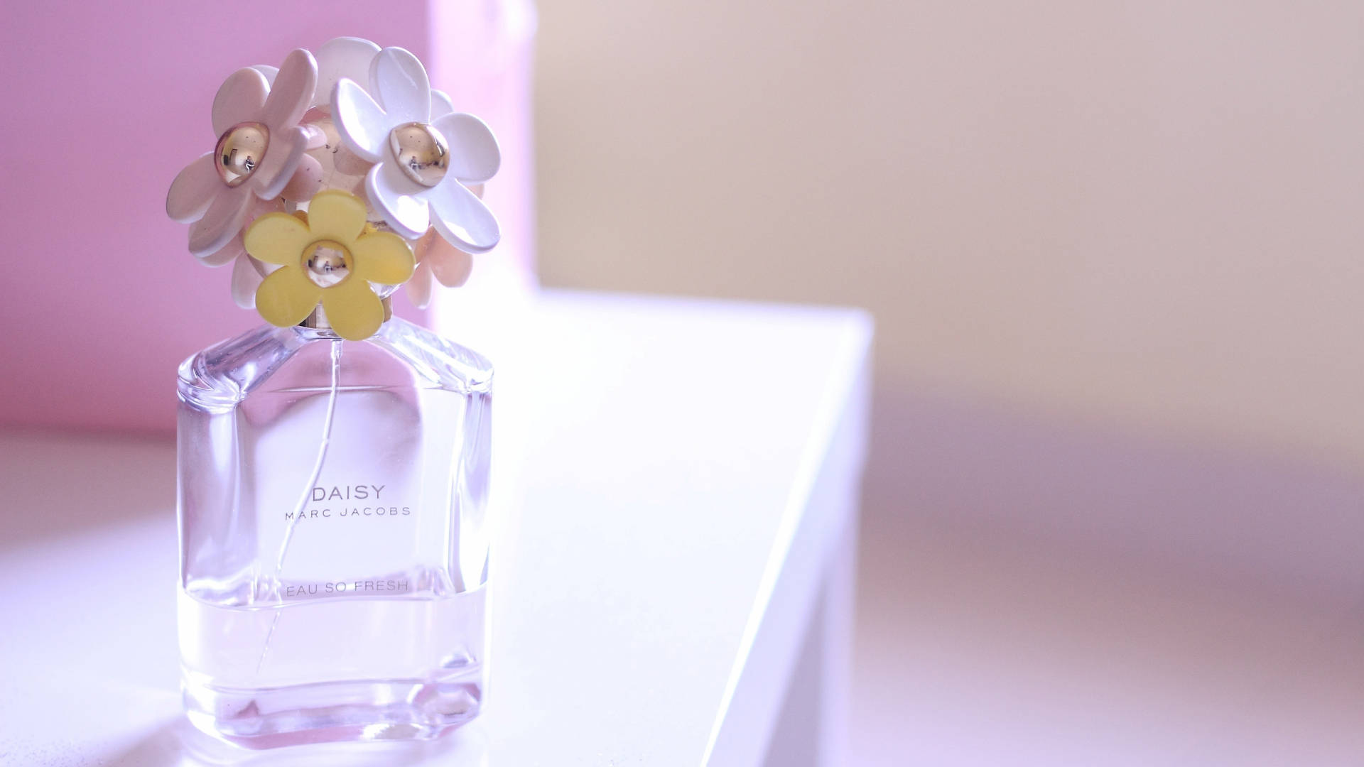 Marc Jacobs Daisy Perfume Bottle