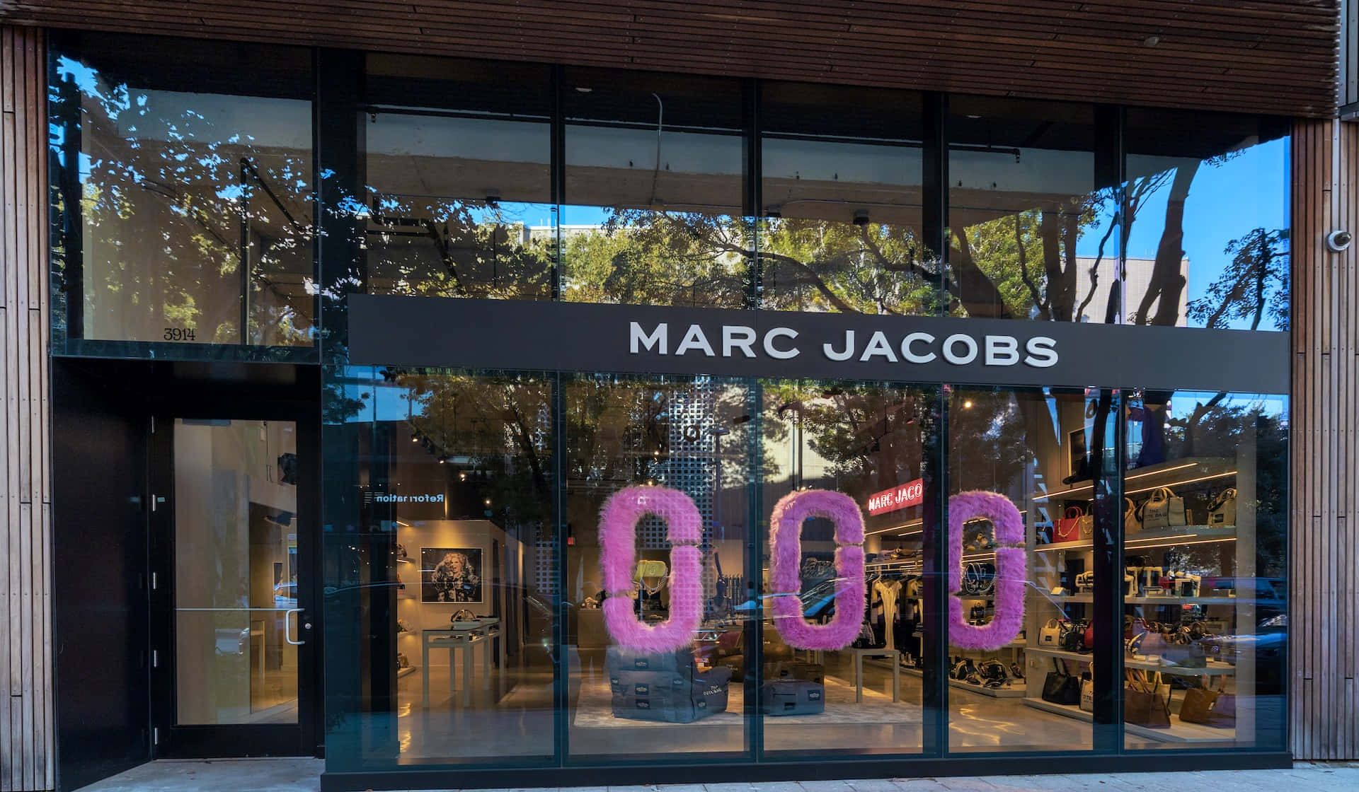 Kreativchef Marc Jacobs Utstrålar Stil Och Klass.