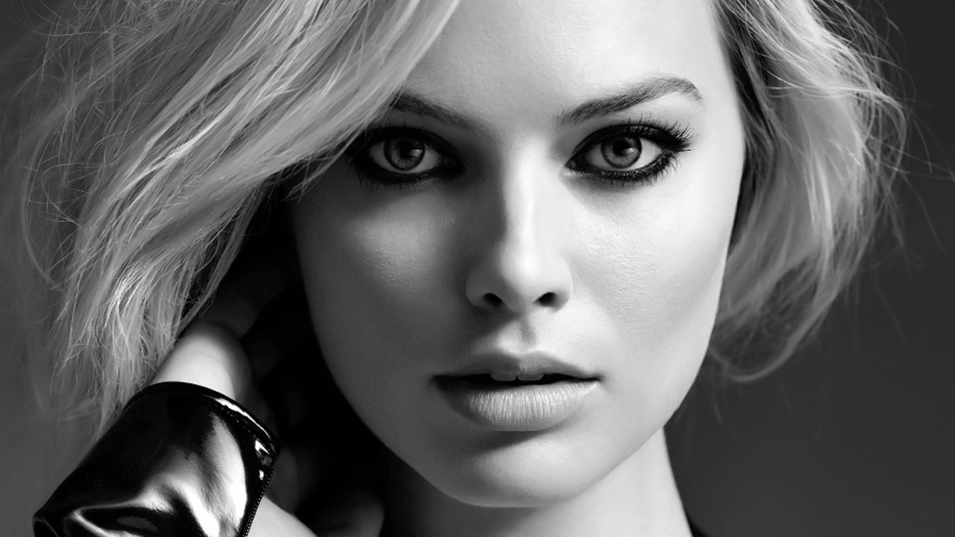 Margot Robbie Black And White Photography Wallpaper
