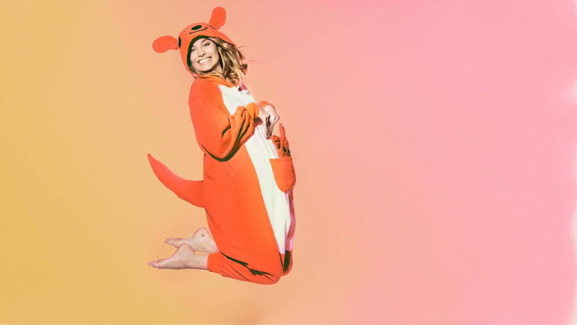 Margot Robbie Kangaroo Costume Wallpaper