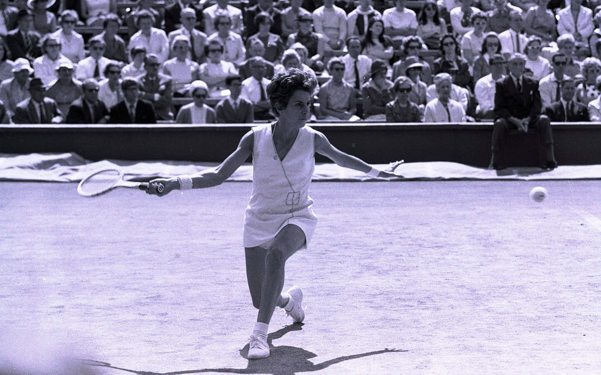 Maria Bueno Return The Ball To Her Opponent Wallpaper
