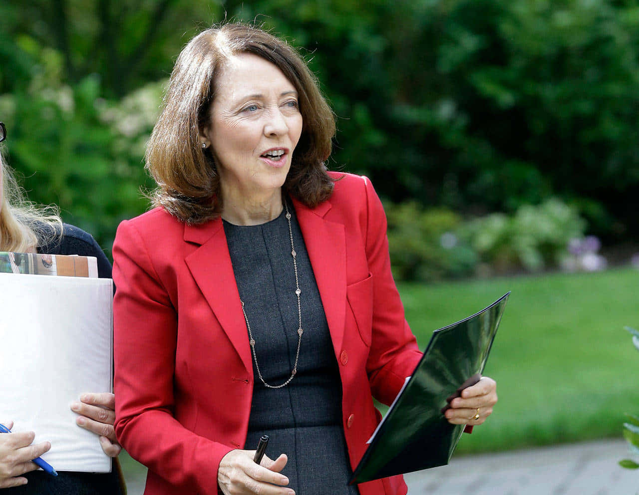 Maria Cantwell Holding Black Paper Wallpaper