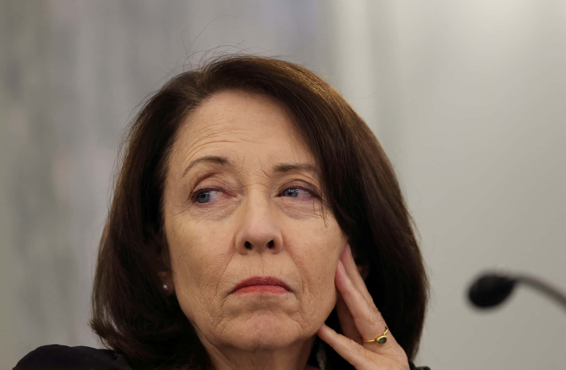 Maria Cantwell Side-eyeing Someone Wallpaper