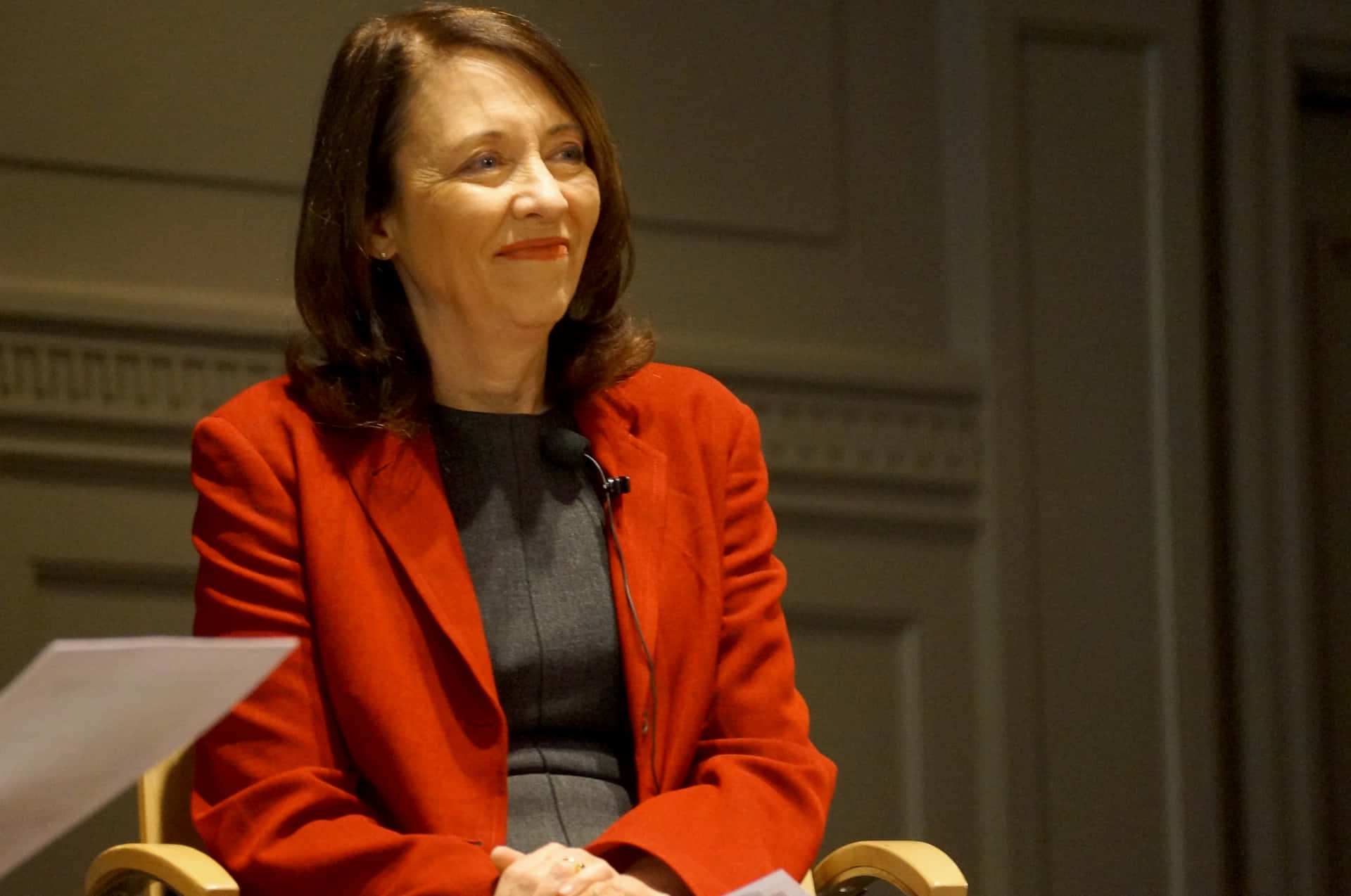 Maria Cantwell Smiling Politely Wallpaper
