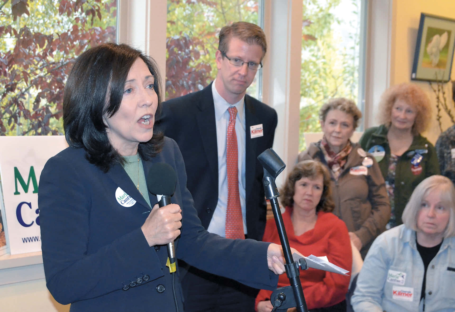 Maria Cantwell Talking In Front Of Crowd Wallpaper