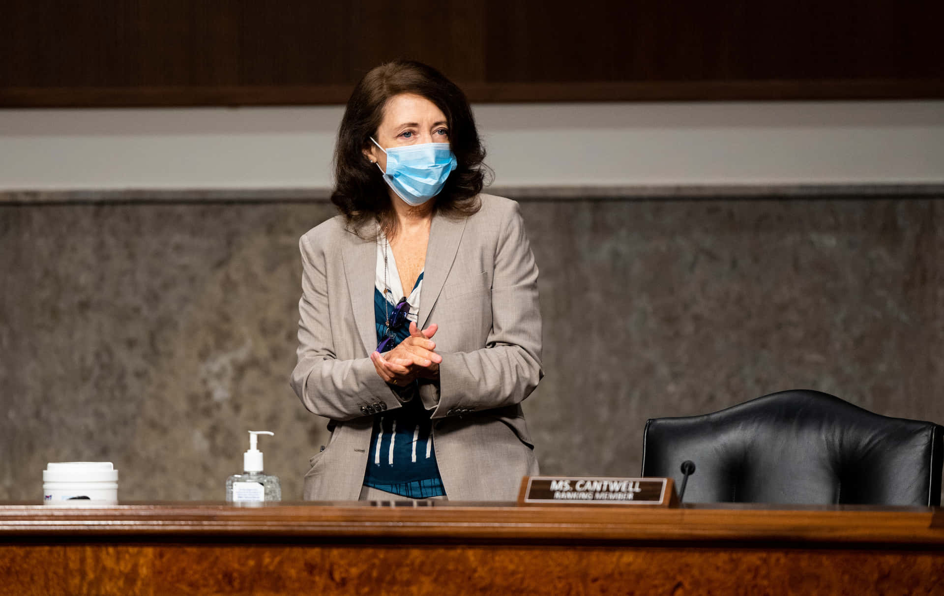 U.S Senator Maria Cantwell: Ready for Work and Wearing a Mask. Wallpaper