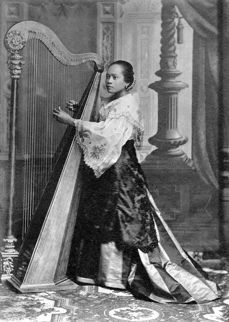 Maria Clara Playing Harp Wallpaper