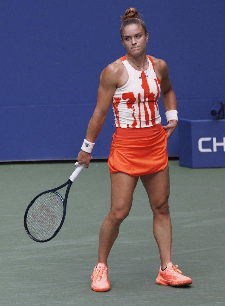 Maria Sakkari In Peach Tennis Outfit Wallpaper