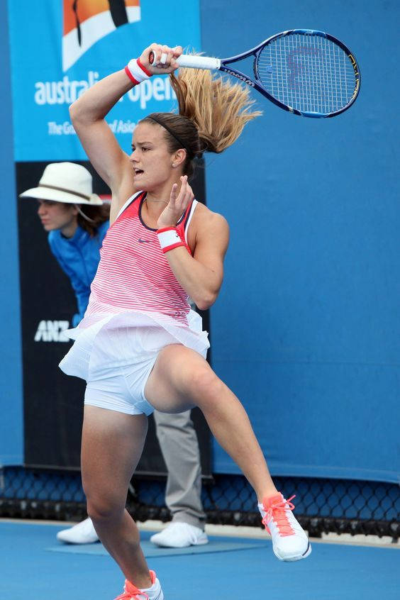 Maria Sakkari, Serving Dynamism On The Tennis Court Wallpaper