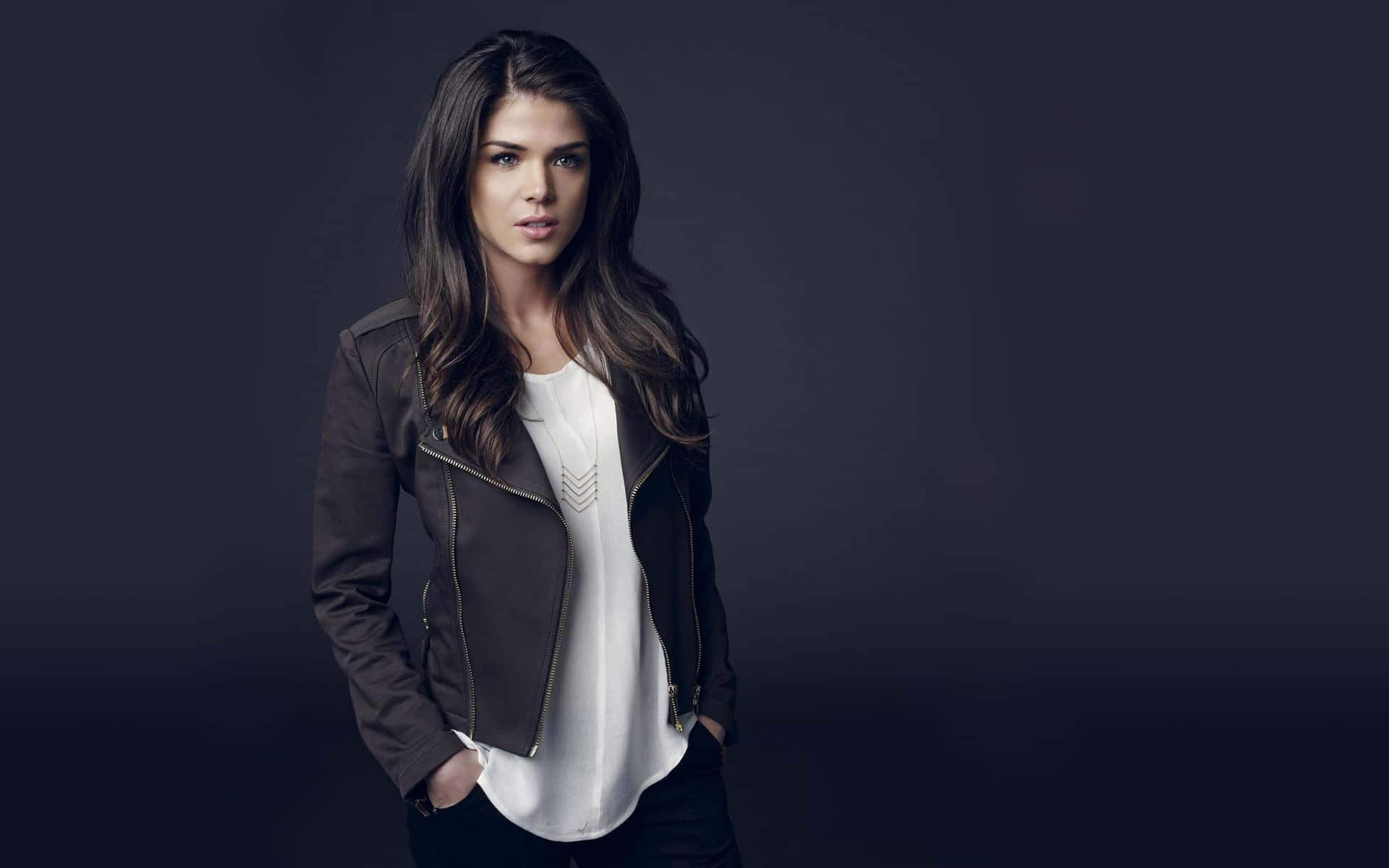 Marie Avgeropoulos Stijlvol Portret Achtergrond