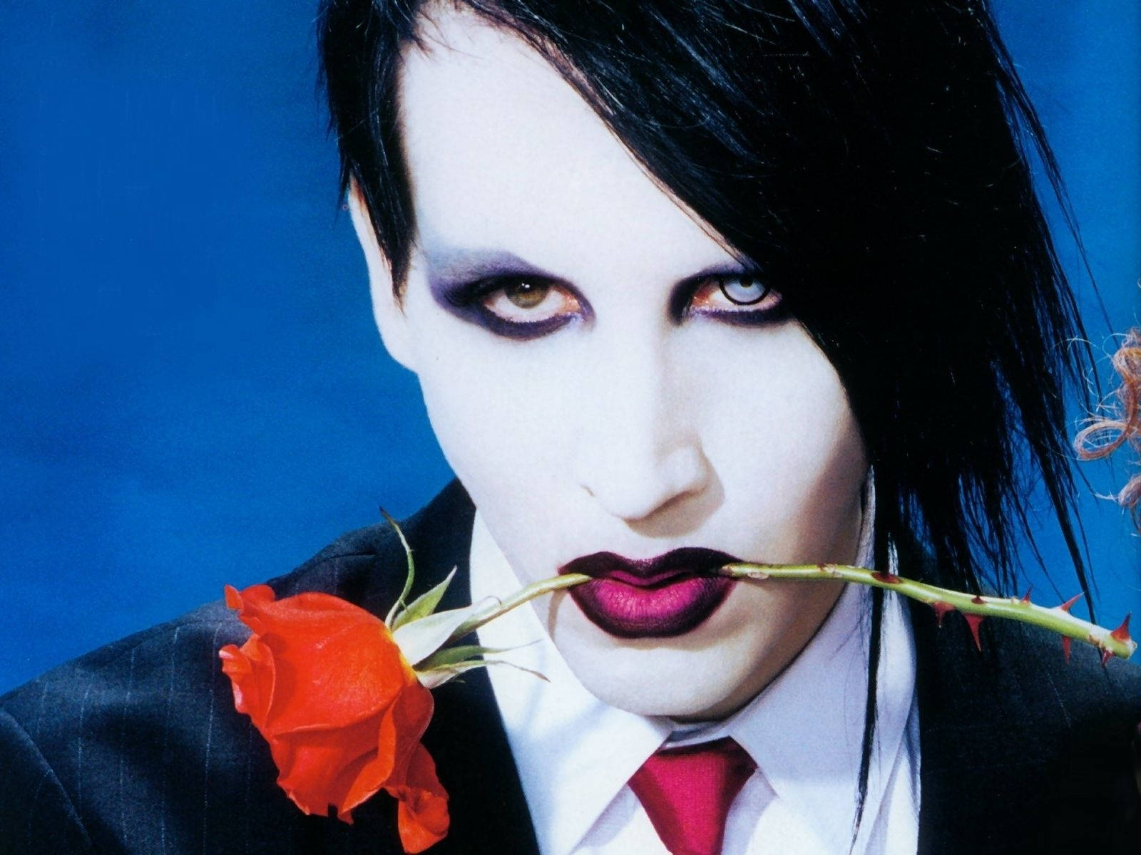 “Marilyn Manson displaying his iconic look and style” Wallpaper