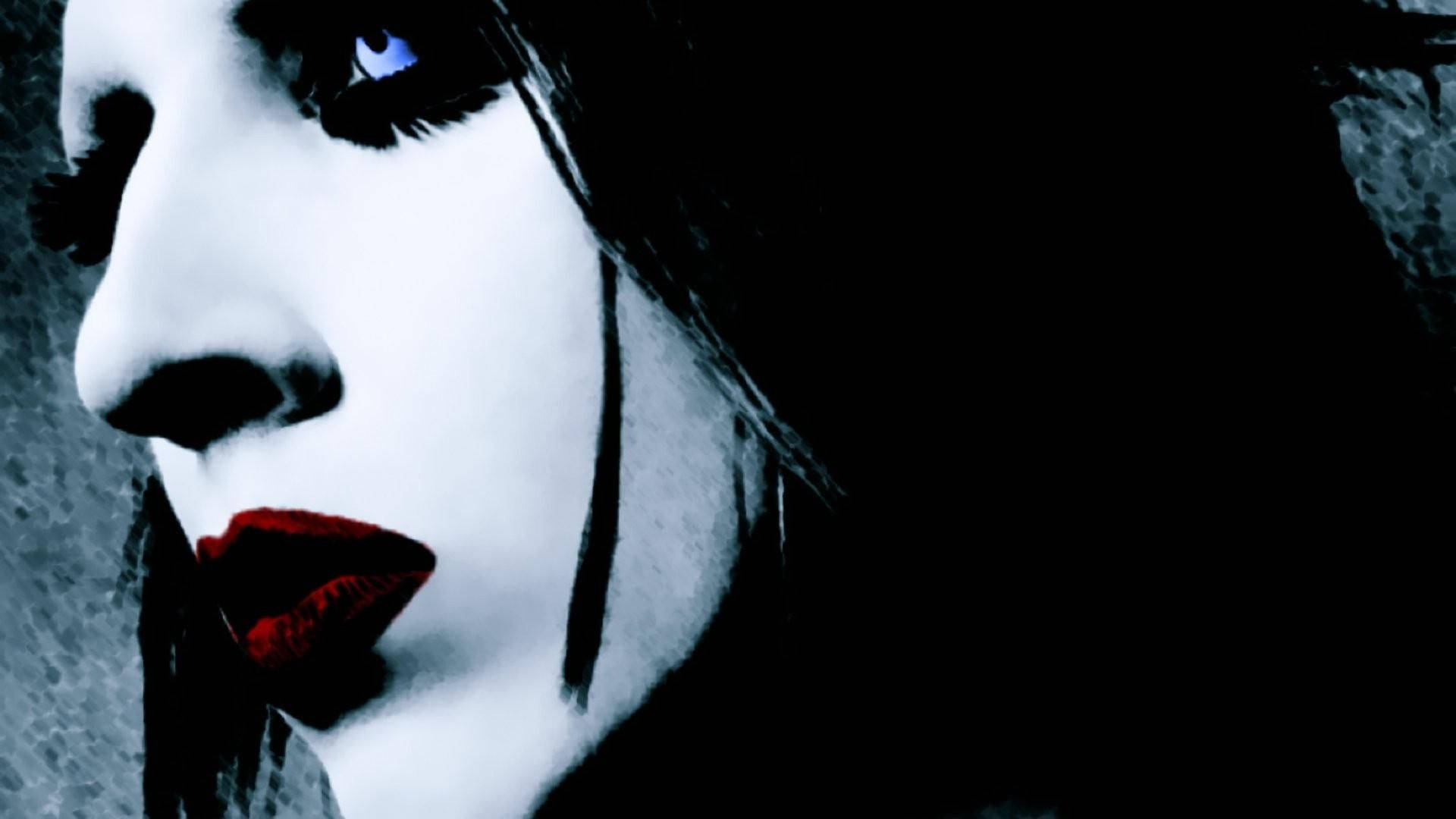 Marilyn Manson, rock- og rulleikon, stirrer ud fra dette vilde og oprørske tapet. Wallpaper