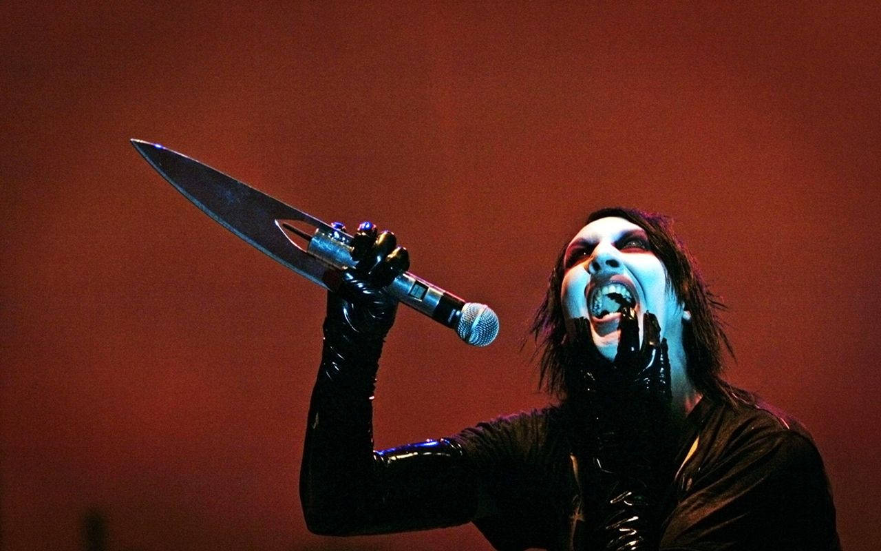 "Marilyn Manson Delivering a Powerful Performance" Wallpaper