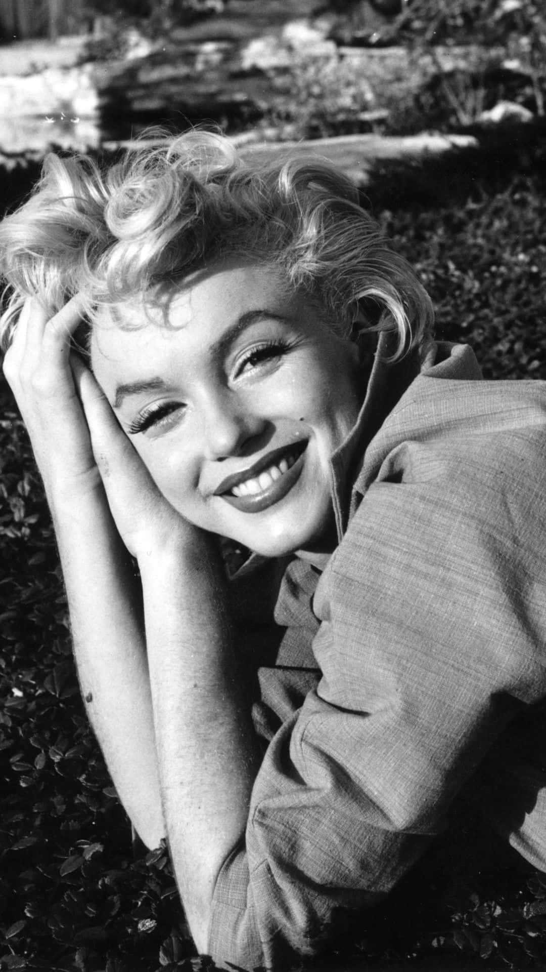 "Iconic Hollywood Star, Marilyn Monroe" Wallpaper