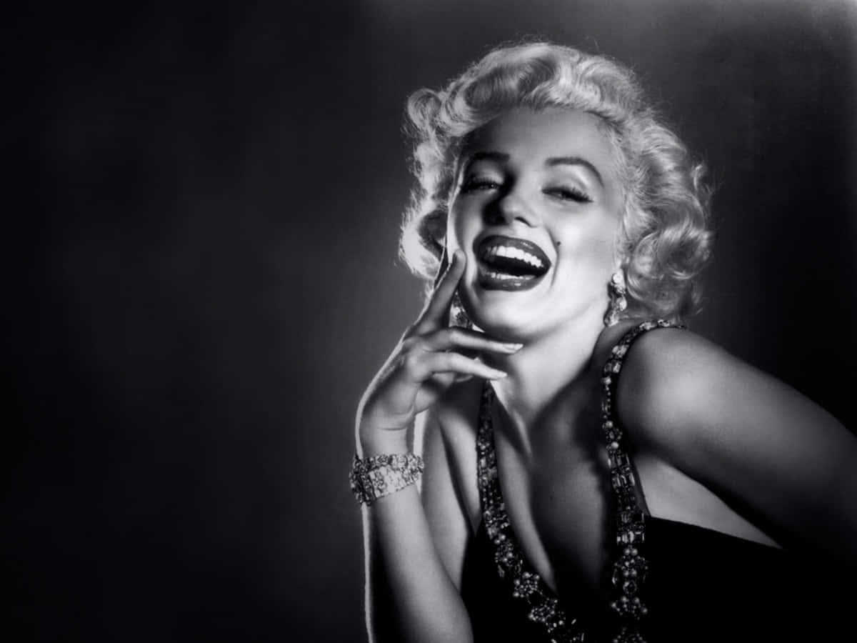 "Marilyn Monroe - Living Icon&Hollywood Legend"