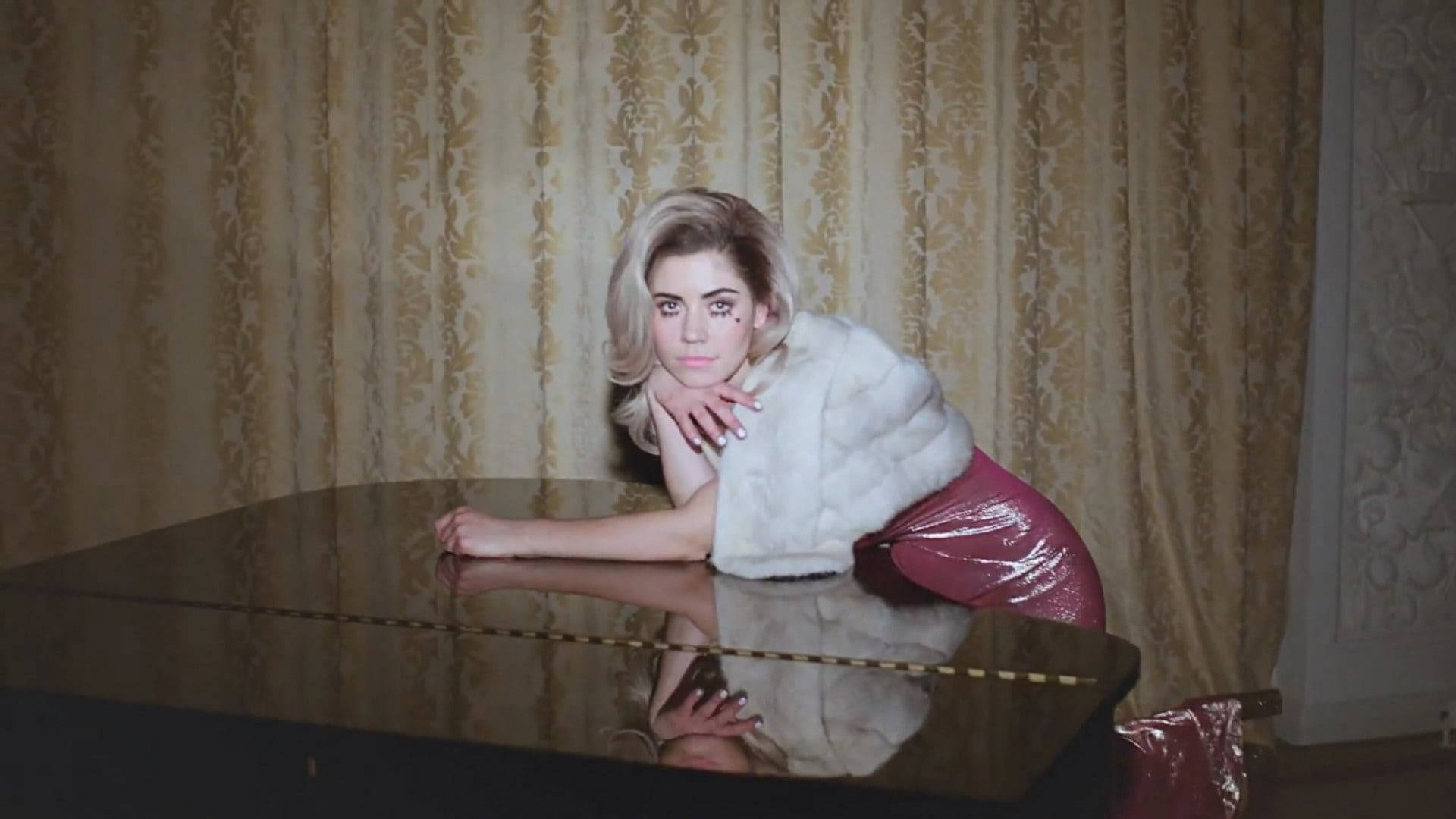 Marina And The Diamonds Piano Background
