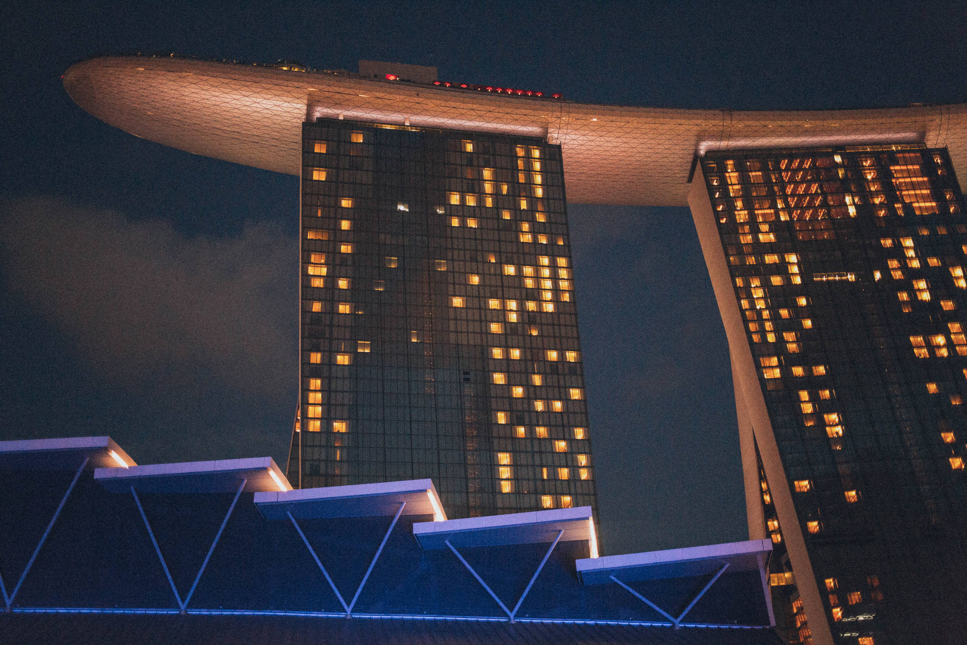 Marina Bay Sands Two Towers Night Wallpaper