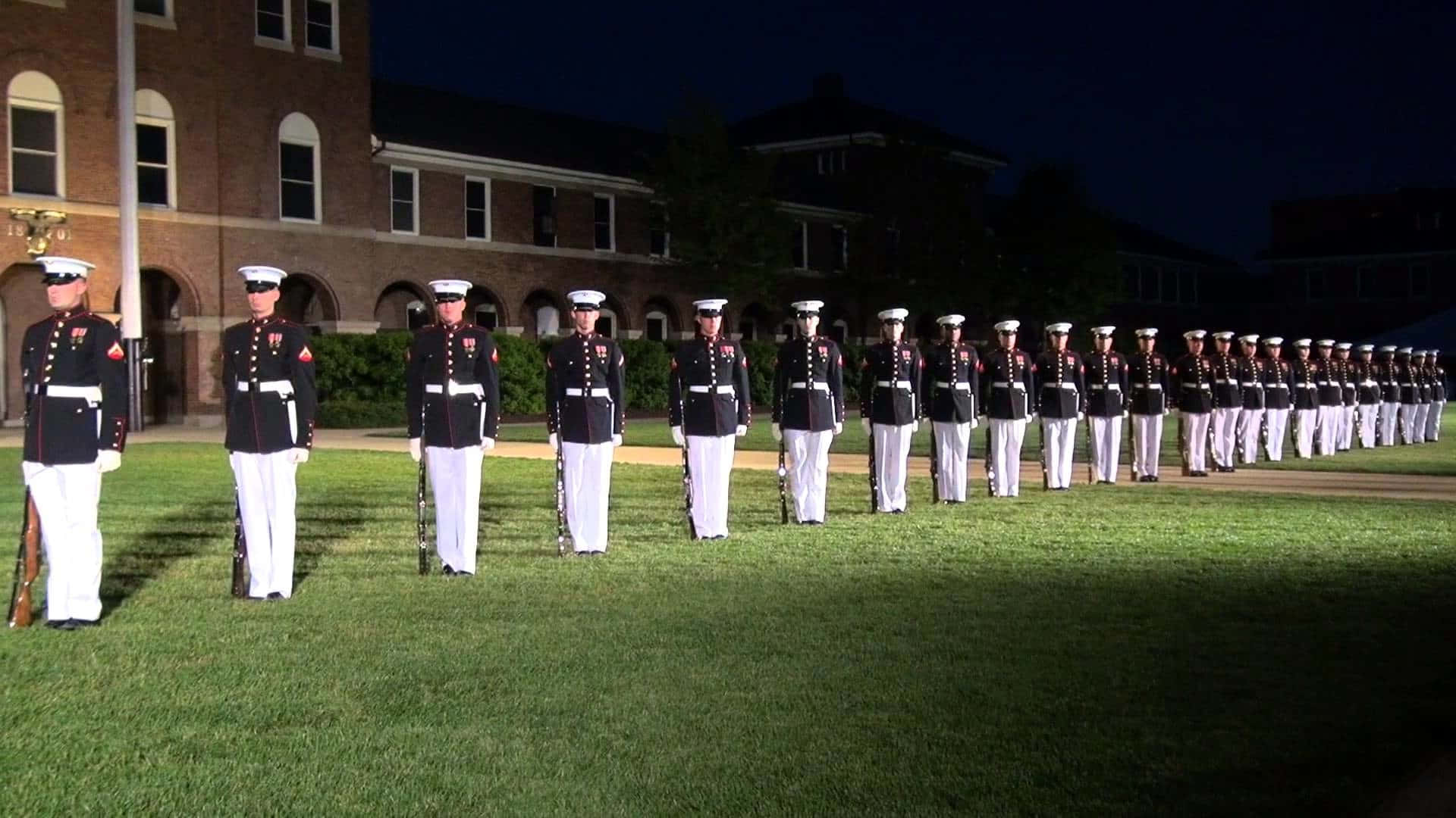 Diestolzen United States Marines Dienen Ihrem Land Treu Ergeben. Wallpaper