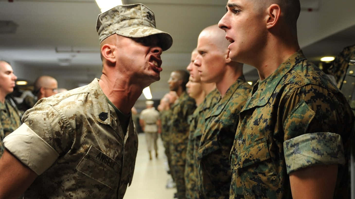 Dieunited States Marines Stehen Bereit, Um Zu Dienen. Wallpaper