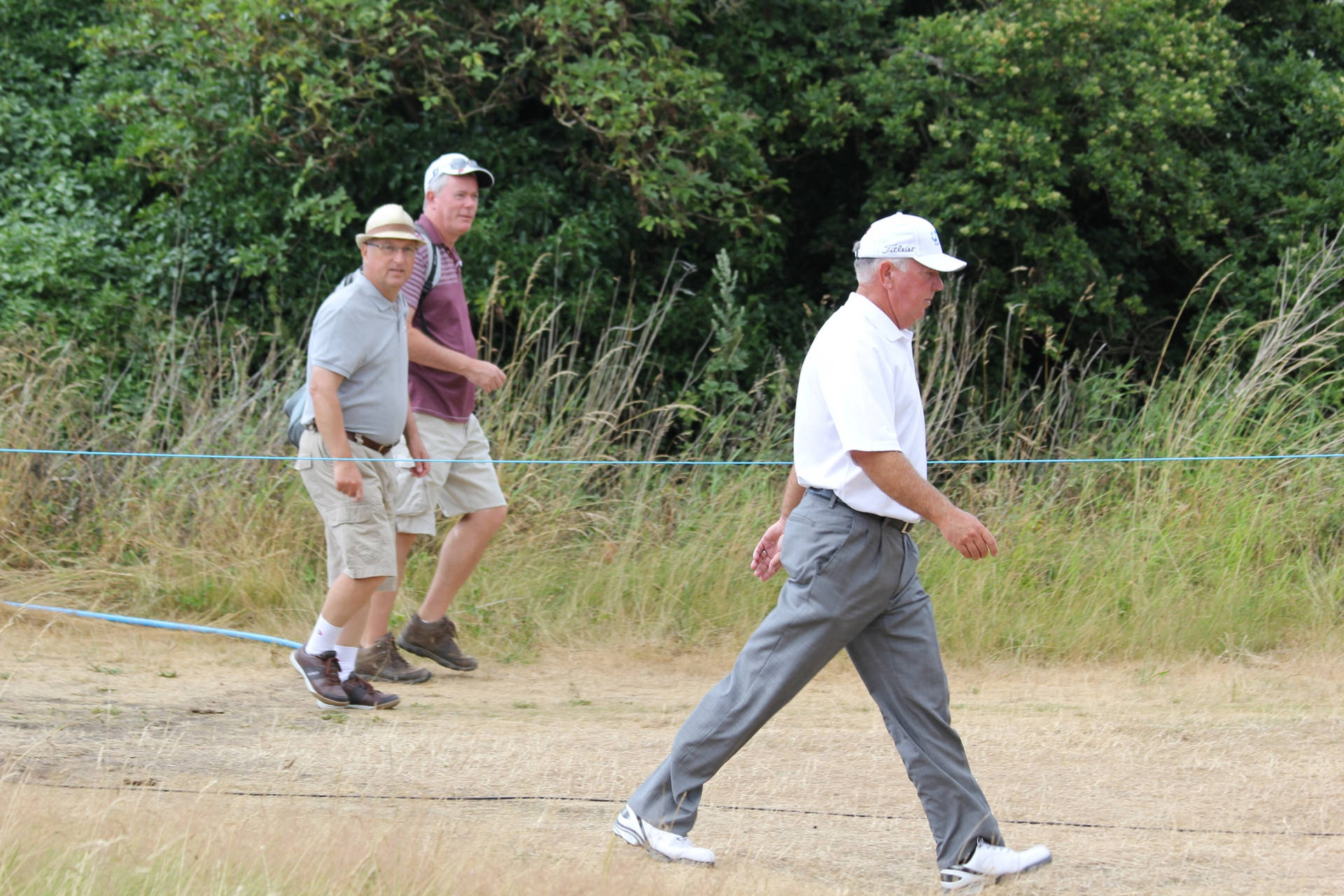 Legendary Golfer Mark O'Meara navigating a grassy path Wallpaper