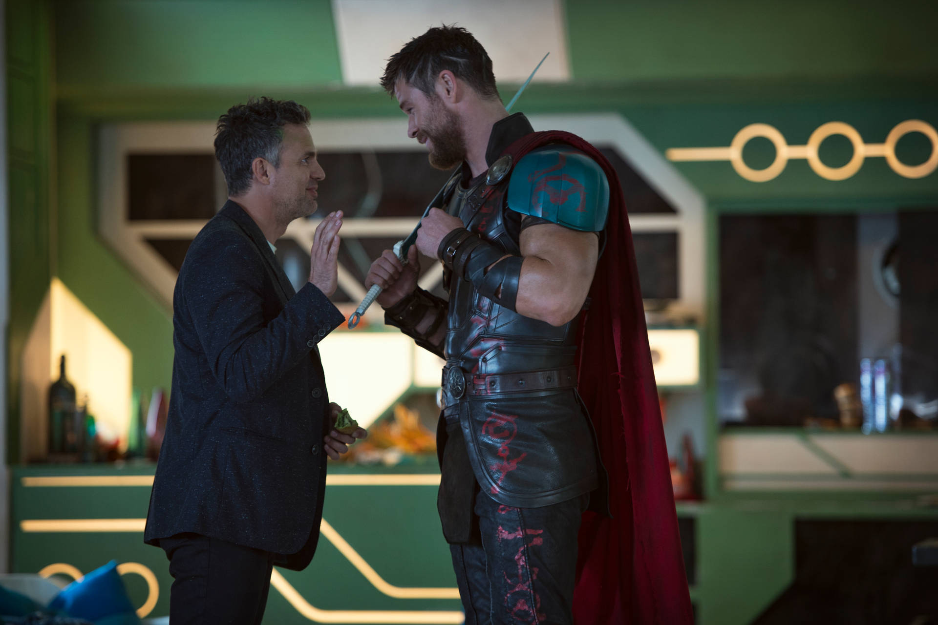 Mark Ruffalo Och Chris Hemsworth Som Hulken Och Thor På Din Skärm! Wallpaper