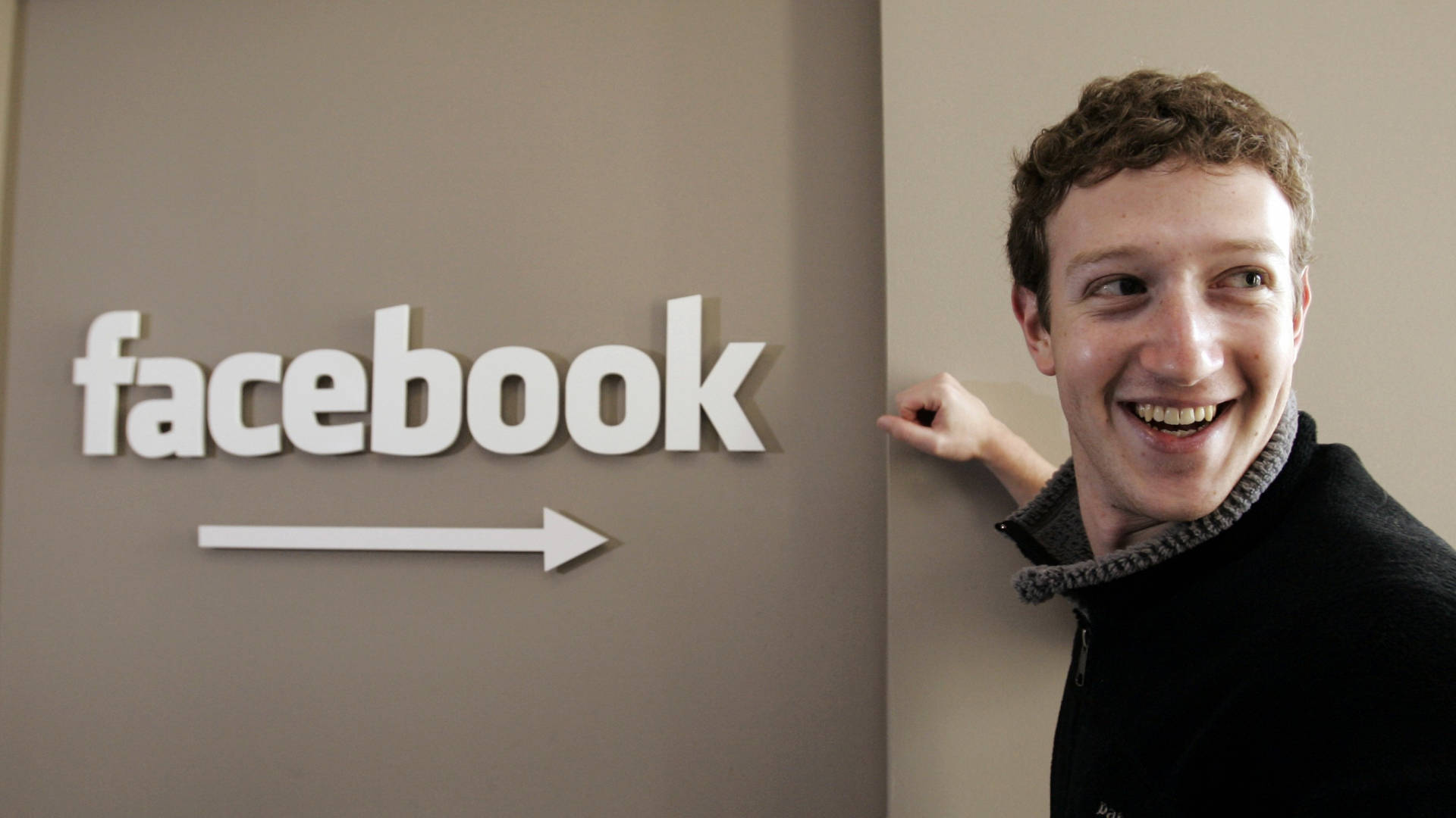 Mark Zuckerberg Smilende Glad Ansigt Tapet Wallpaper