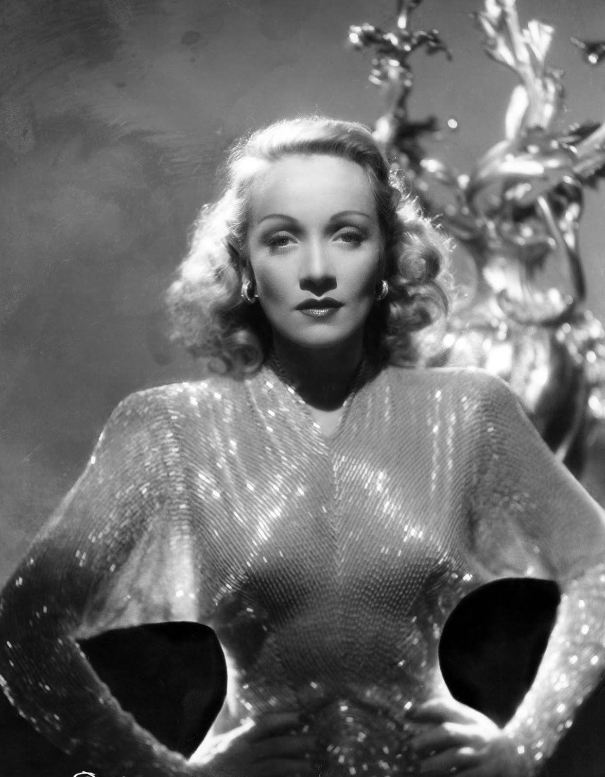 Marlene Dietrich Skinnende Kjole Wallpaper