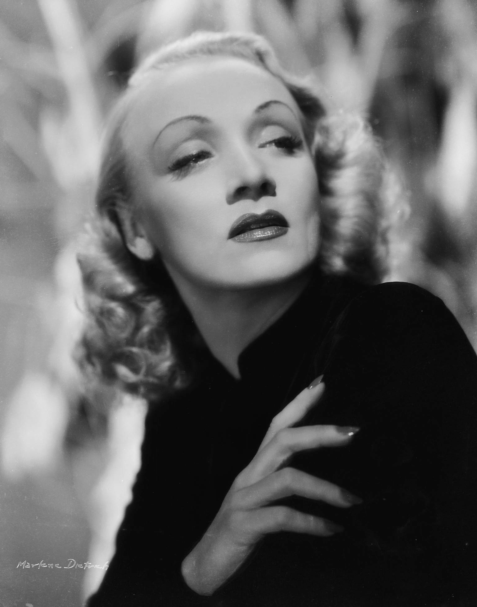 Marlene Dietrich Sultry Pose Wallpaper