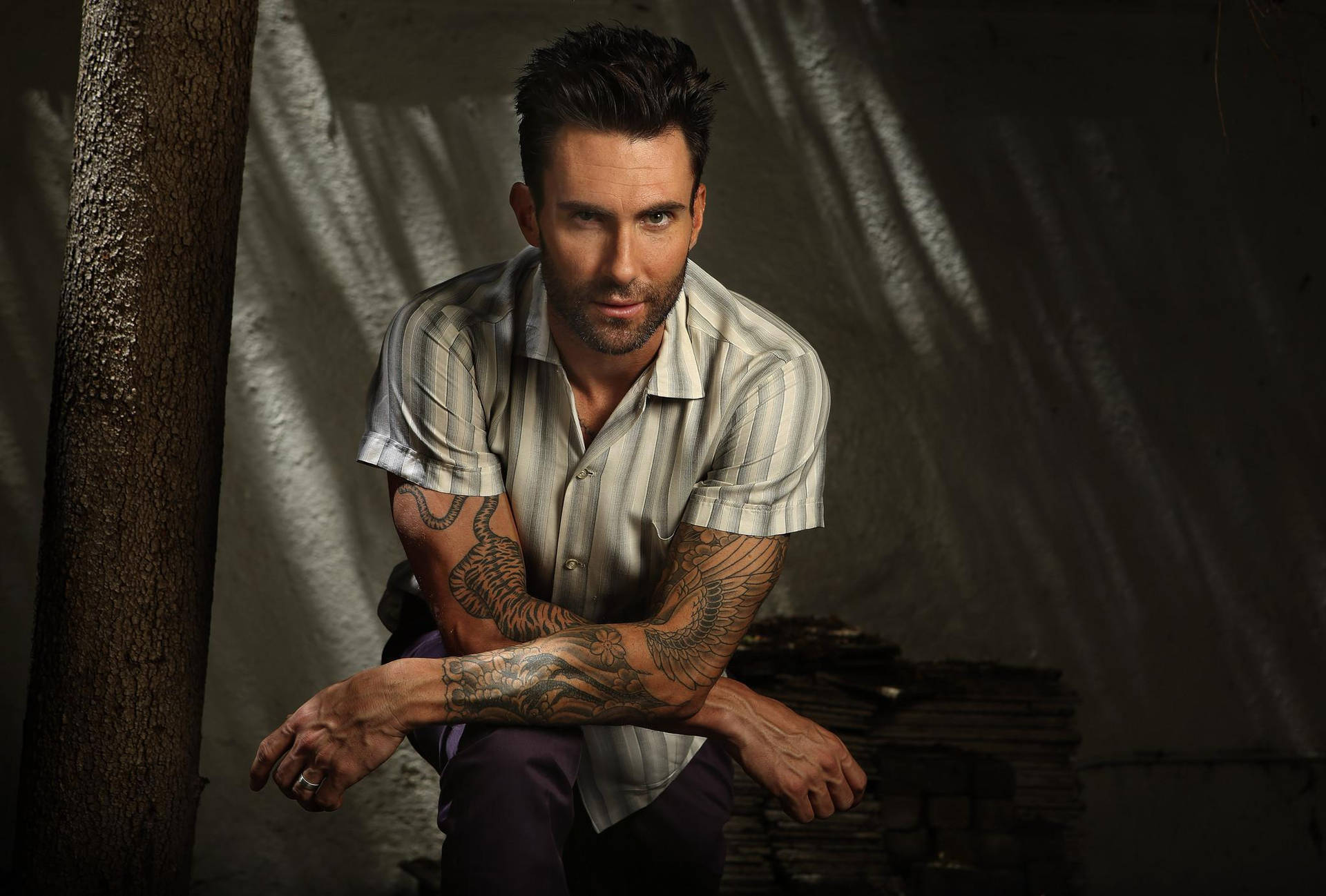Maroon 5 Adam Khaki Knappet Skjorte Wallpaper