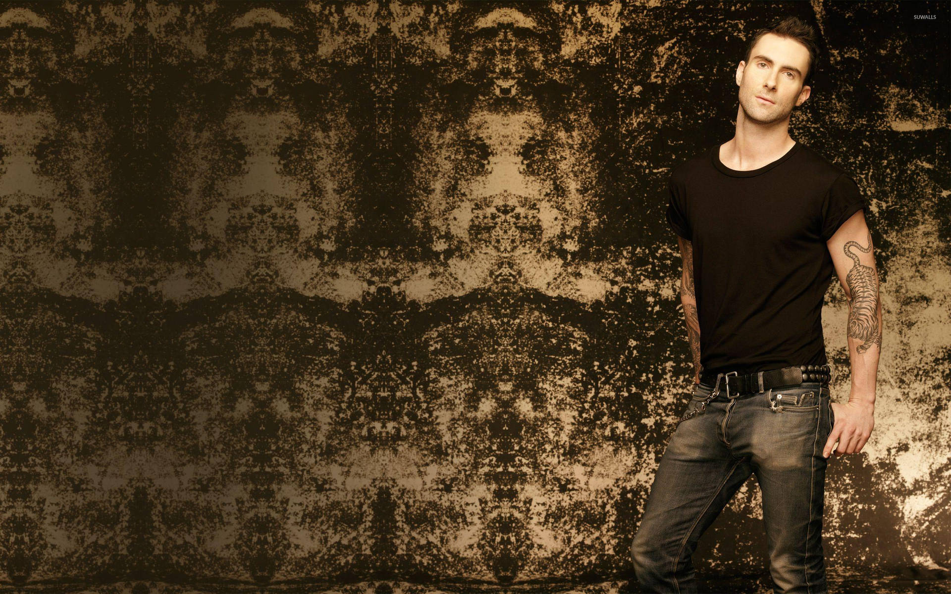 Maroon 5 Adam Levine Black Shirt Background