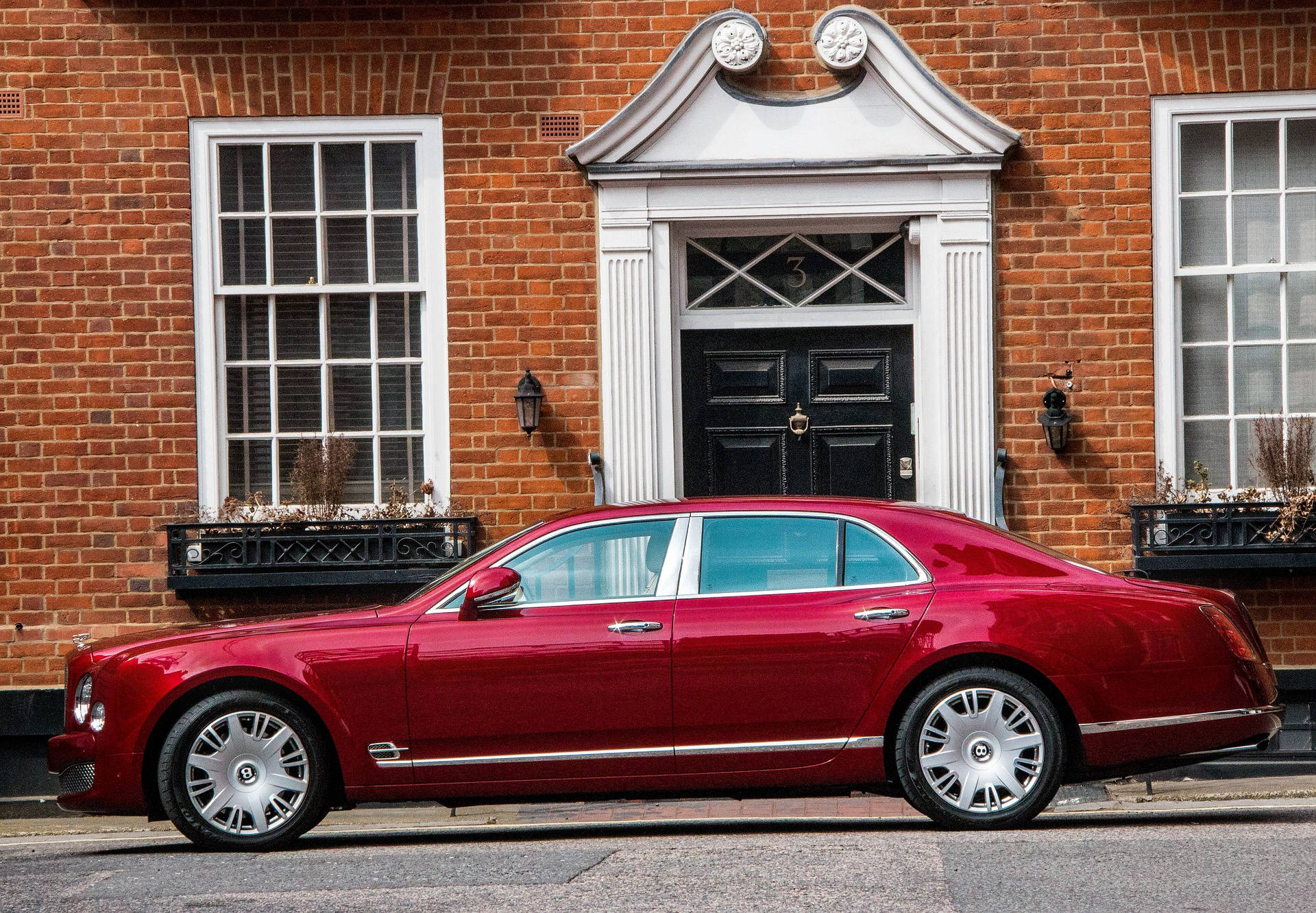 Splendor in Maroon - Exquisite Bentley Mulsanne Wallpaper