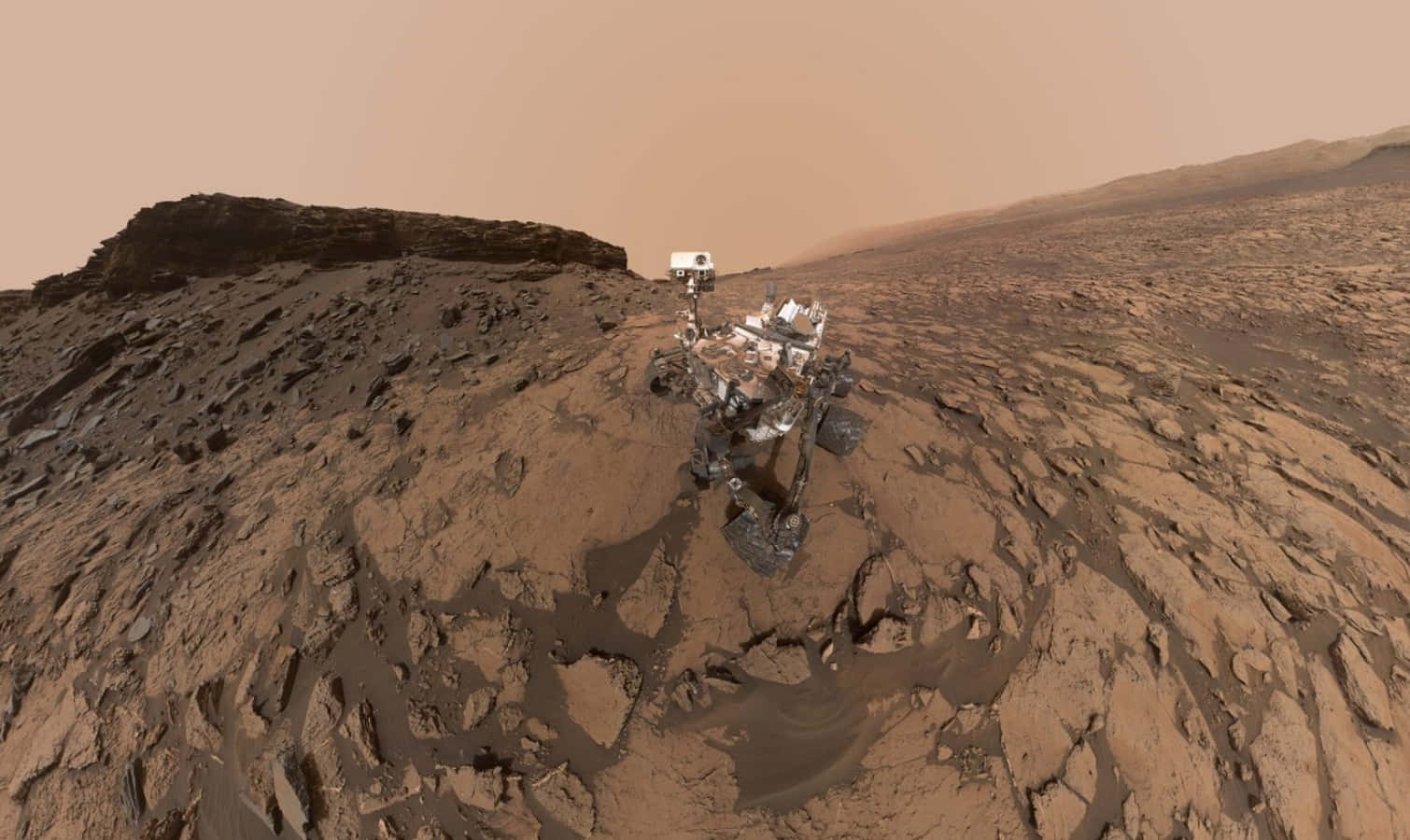 Unrover Su Marte Sta Percorrendo Un Sentiero Di Terra